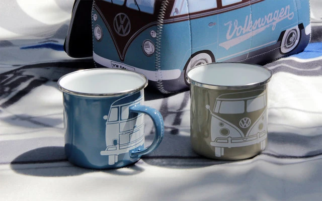 VW Collection T1 Bus Emaille Tassen Set 2 Stück 350 Ml Grün / Rosa 4 VW Collection T1 Bus Emaille Tassen Set 2 Stück 350 Ml Grün / Rosa – Bild 2