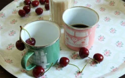 VW Collection T1 Bus Emaille Tassen Set 2 Stück 350 Ml Grün / Rosa 12 VW Collection T1 Bus Emaille Tassen Set 2 Stück 350 Ml Grün / Rosa -Campingkochgeschirr Geschäft 410420 2980355