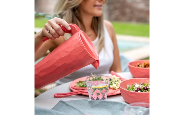 Koziol Club Pitcher Superglas Kanne Mit Deckel 1,5 Liter Nature Ash Grey 5 Koziol Club Pitcher Superglas Kanne Mit Deckel 1,5 Liter Nature Ash Grey – Bild 3