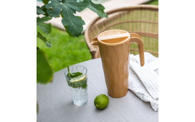 Koziol Club Pitcher Superglas Kanne Mit Deckel 1,5 Liter Nature Ash Grey 4 Koziol Club Pitcher Superglas Kanne Mit Deckel 1,5 Liter Nature Ash Grey – Bild 2